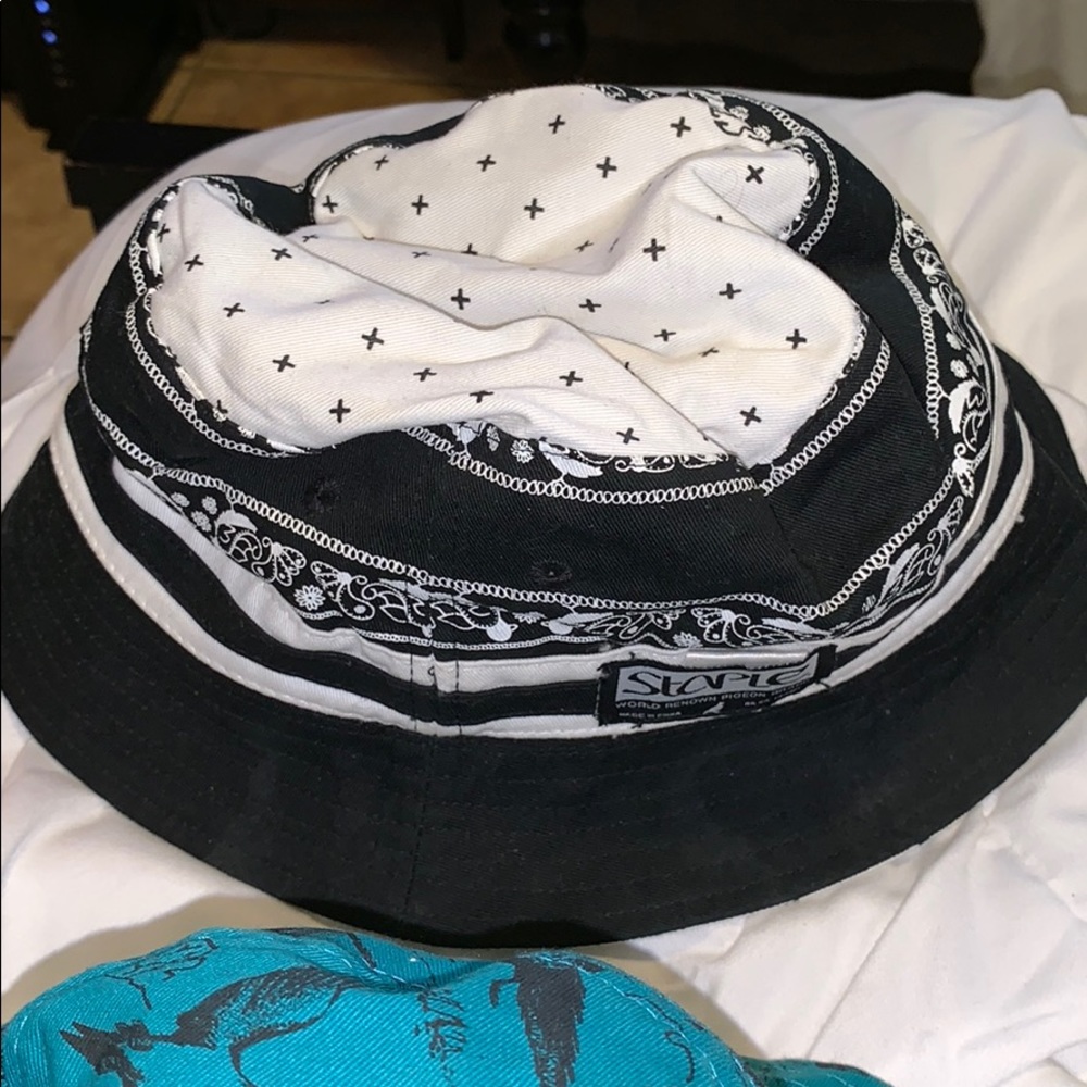 Bucket hats - Picture 2 of 6